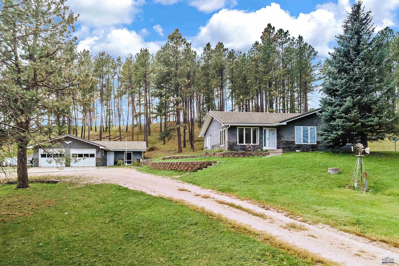 24075 Pine Grove Rd, Rapid City, SD 57702