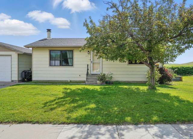 Property at 4012 Chief Dr, Rapid City, SD 57701, 4 beds, 2 baths