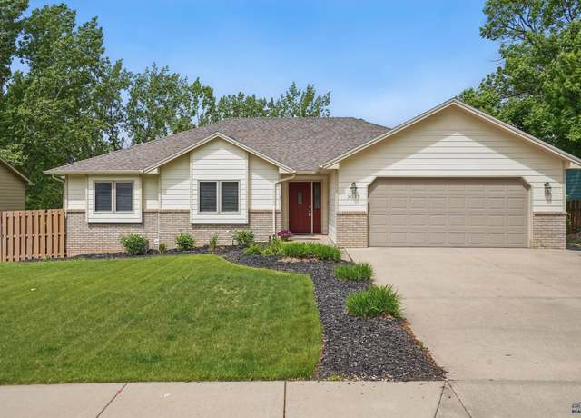 Property at 3035 Player Dr, Rapid City, SD 57702, 5 beds, 3 baths