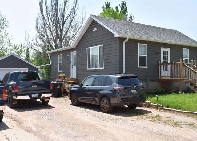Property at 3921 Sunset Dr, Rapid City, SD 57702, 3 beds, 1.5 baths