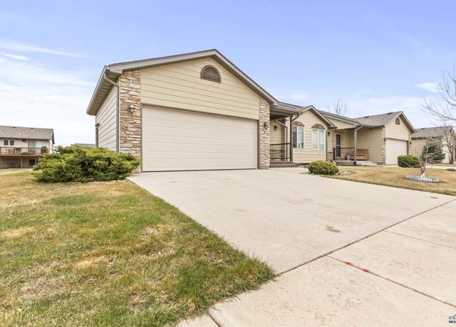 Property at 6914 Dunsmore Rd, Rapid City, SD 57702, 4 beds, 3 baths