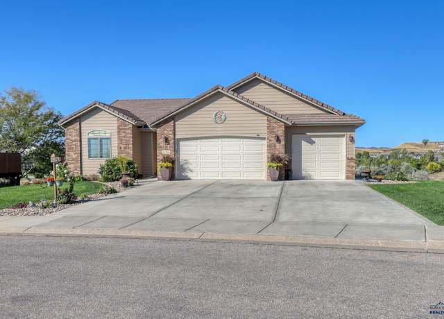 Property at 4153 Augusta Dr, Rapid City, SD 57703, 5 beds, 3 baths