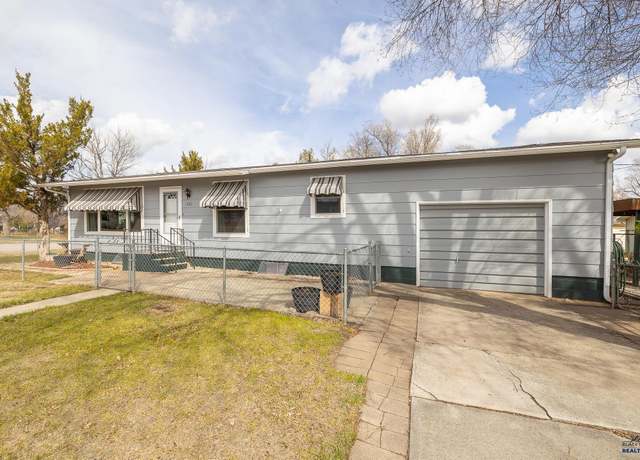 Property at 201 S 20th St, Hot Springs, SD 57747, 2 beds, 2 baths