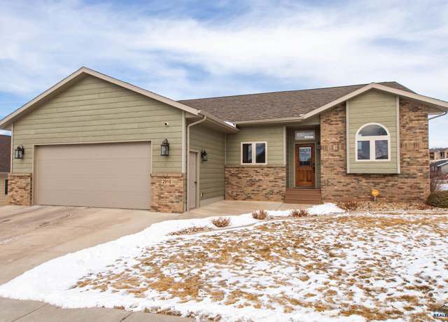 Property at 2910 Motherlode Dr, Rapid City, SD 57702, 5 beds, 3 baths