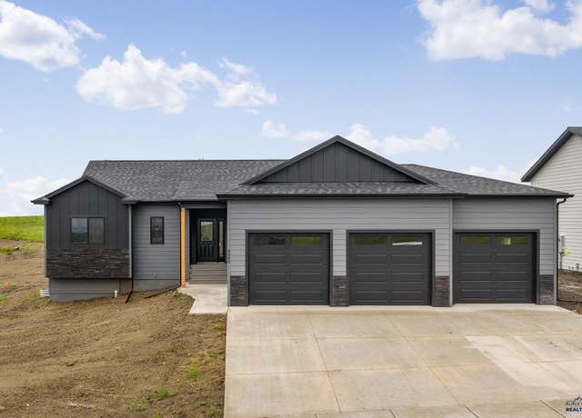 Property at 4840 Papillion Dr, Rapid City, SD 57703, 3 beds, 2 baths