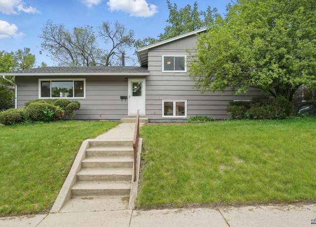 Property at 707 Franklin St, Rapid City, SD 57701, 4 beds, 2 baths