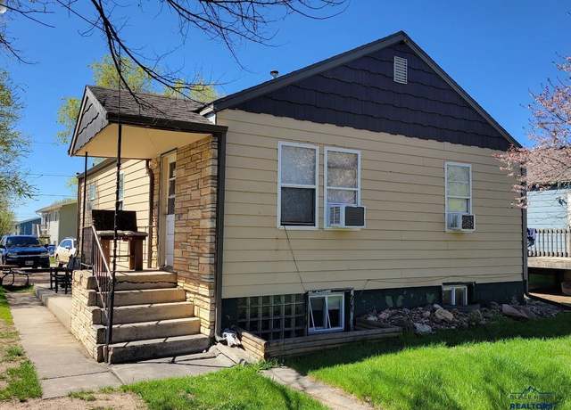 Property at 219 E Monroe St, Rapid City, SD 57701, 3 beds, 2 baths
