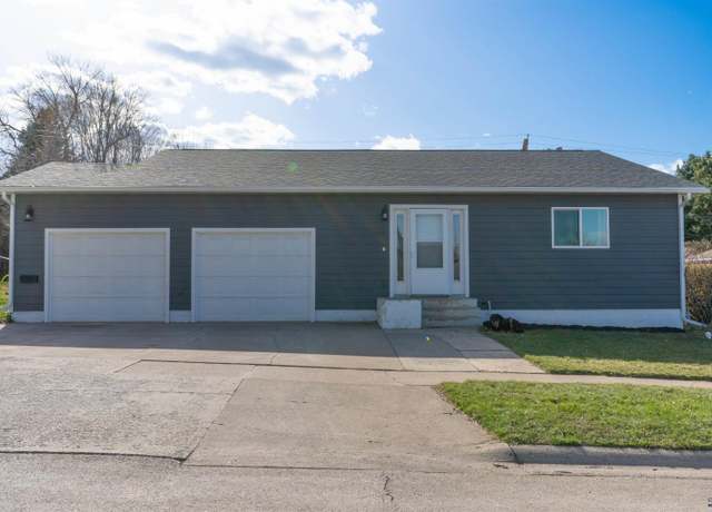 Property at 909 Verdale Dr, Spearfish, SD 57783, 4 beds, 2.5 baths