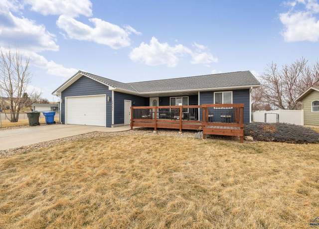 Property at 1914 7th Ave, Belle Fourche, SD 57717, 5 beds, 3 baths