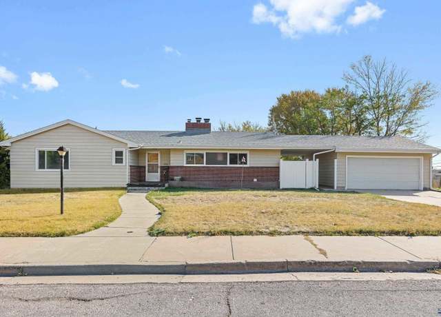 Property at 2004 9th Ave, Rapid City, SD 57701, 3 beds, 2.5 baths