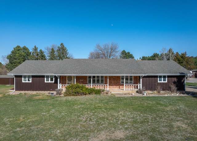 Property at 4004 Wonderland Dr, Rapid City, SD 57702, 5 beds, 3 baths