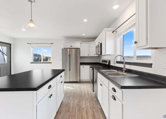 Property at 1740 Harmony Heights Ln, Rapid City, SD 57702, 4 beds, 3.5 baths