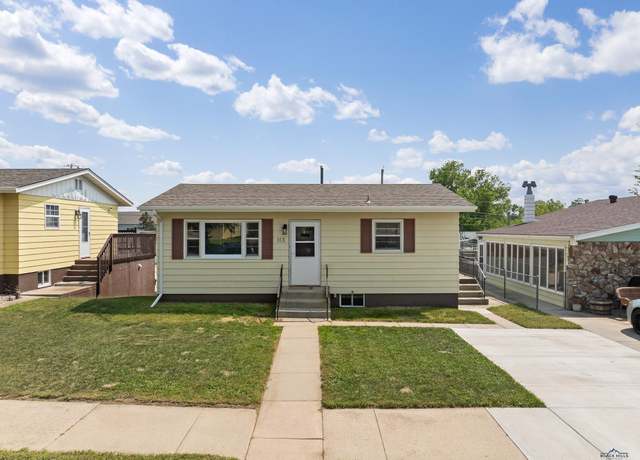 Property at 113 E Custer St, Rapid City, SD 57701, 3 beds, 2 baths