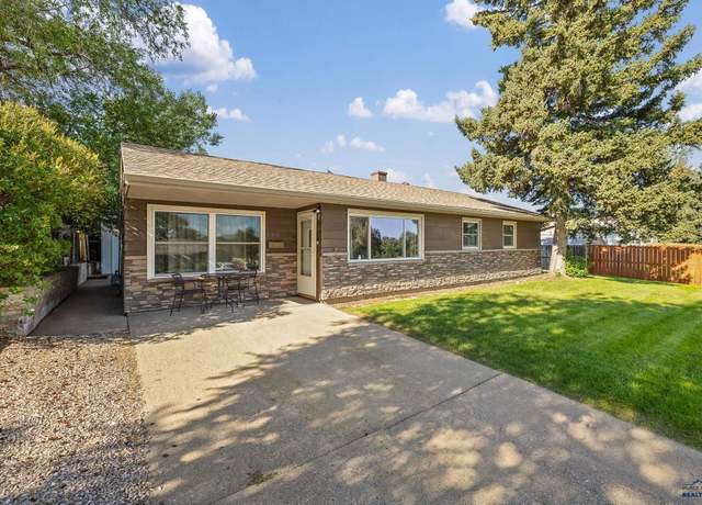 Property at 407 E Indiana St, Rapid City, SD 57701, 3 beds, 1 bath