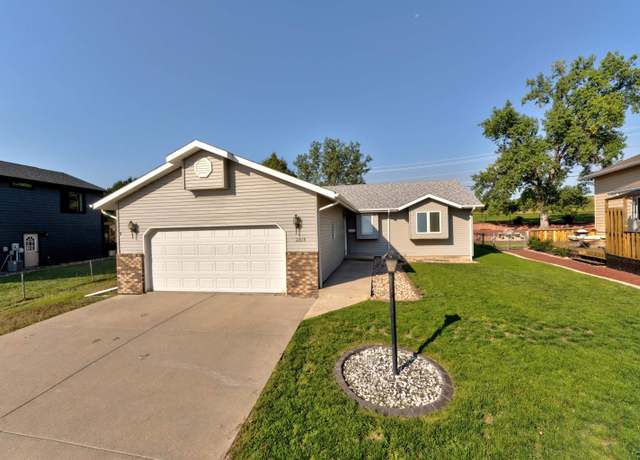 Property at 2815 Hoefer Ave, Rapid City, SD 57701, 3 beds, 2 baths