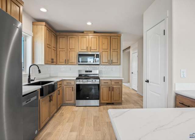 Property at 4432 Circlewood Dr, Rapid City, SD 57703, 3 beds, 2 baths