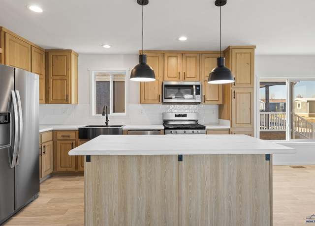 Property at 4309 Circlewood Dr, Rapid City, SD 57703, 3 beds, 2 baths