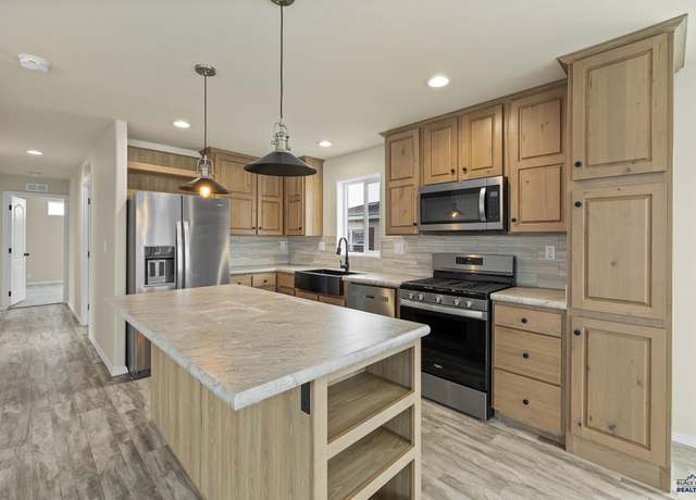 Property at 4422 Circlewood Dr, Rapid City, SD 57703, 3 beds, 2 baths