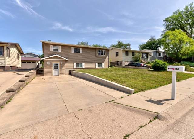 Property at 212 E Custer St, Rapid City, SD 57701, 5 beds, 2 baths