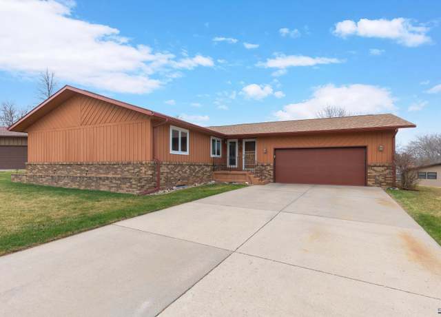 Property at 2713 Harney Pl, Rapid City, SD 57702, 4 beds, 2.5 baths