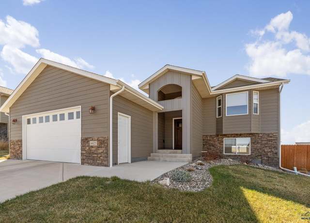 Property at 4425 Beringer Dr, Rapid City, SD 57703, 4 beds, 3 baths