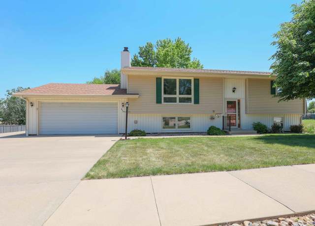 Property at 604 Crestview Dr, Rapid City, SD 57702, 4 beds, 2 baths