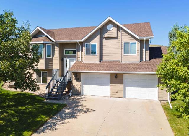 Property at 4121 Derby Ln, Rapid City, SD 57701, 4 beds, 3 baths