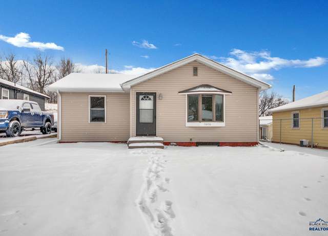 Property at 1606 Boulder St, Rapid City, SD 57702, 3 beds, 2 baths