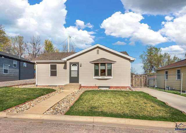 Property at 1606 Boulder St, Rapid City, SD 57702, 3 beds, 2 baths