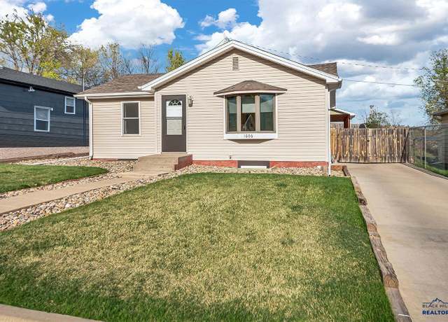 Property at 1606 Boulder St, Rapid City, SD 57702, 3 beds, 2 baths