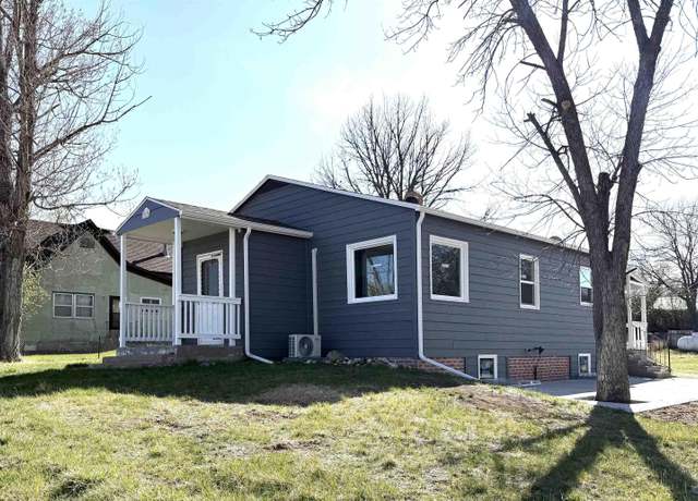 Property at 302 S S 18th St, Hot Springs, SD 57747, 5 beds, 2 baths