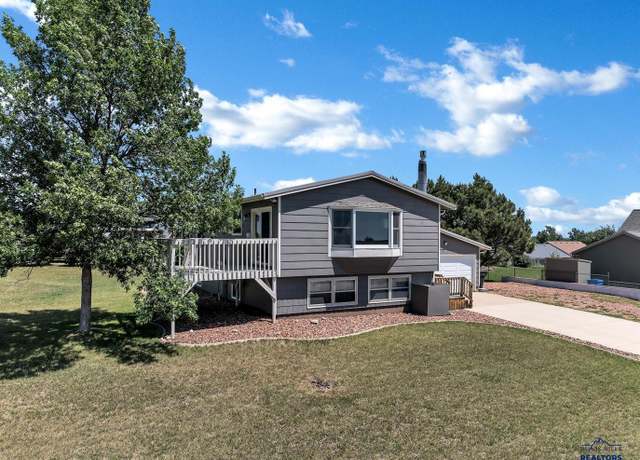 Property at 705 Zenith St, Belle Fourche, SD 57717, 4 beds, 2 baths