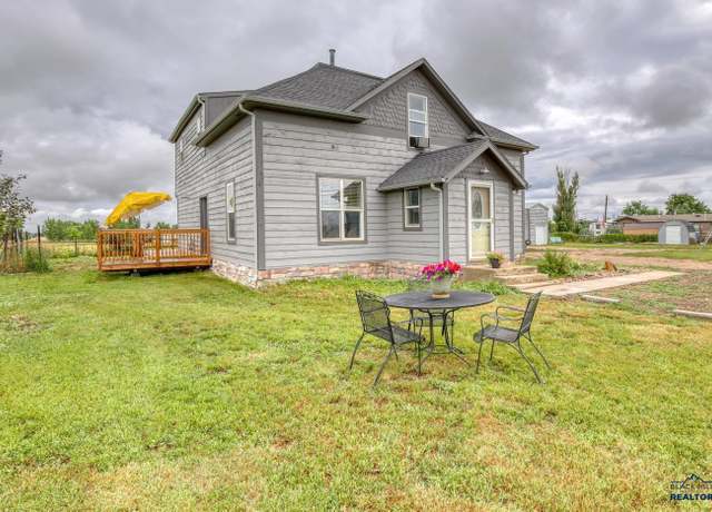 Property at 2001 Ziebach St, Belle Fourche, SD 57717, 4 beds, 2 baths