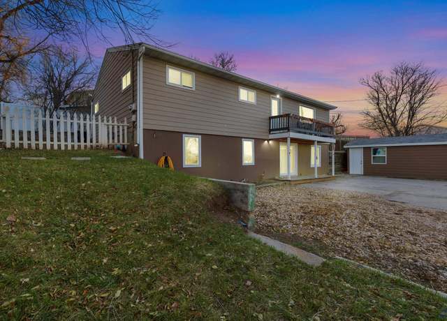 Property at 919A Lawrence St, Belle Fourche, SD 57717, 4 beds, 1.5 baths