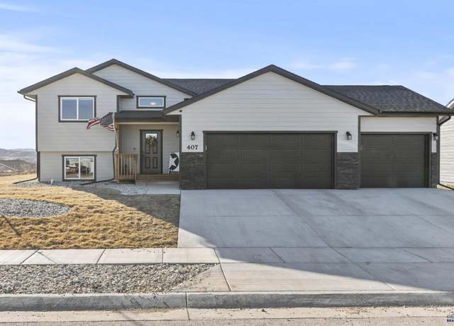 Property at 407 Summerfield Dr, Rapid City, SD 57703, 4 beds, 3 baths