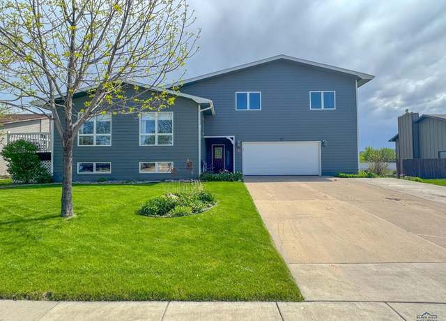 Property at 127 Union St, Spearfish, SD 57783, 5 beds, 3 baths