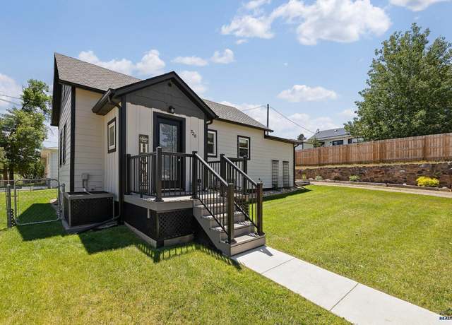 Property at 720 Lincoln St, Custer, SD 57730, 2 beds, 2 baths