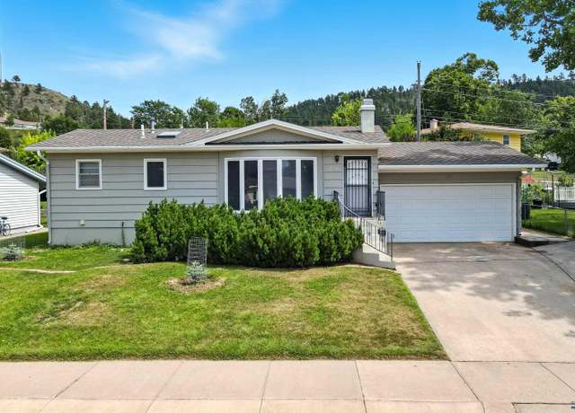 Property at 2114 Cruz Dr, Rapid City, SD 57702, 3 beds, 2 baths