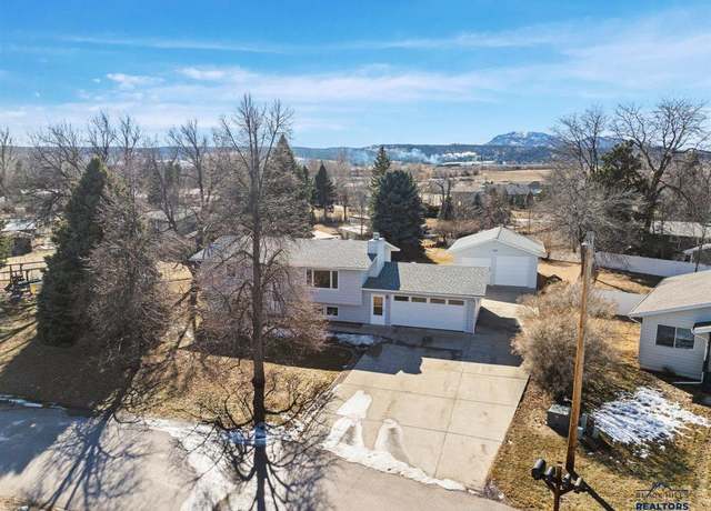 Property at 32 Horseshoe Ln, Spearfish, SD 57783, 4 beds, 2 baths