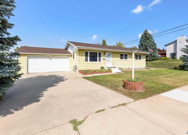 Property at 2906 Tomahawk Dr, Rapid City, SD 57702, 4 beds, 2 baths