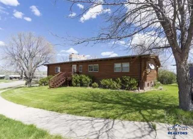 Property at 1004 F St, Edgemont, SD 57735, 5 beds, 2.5 baths