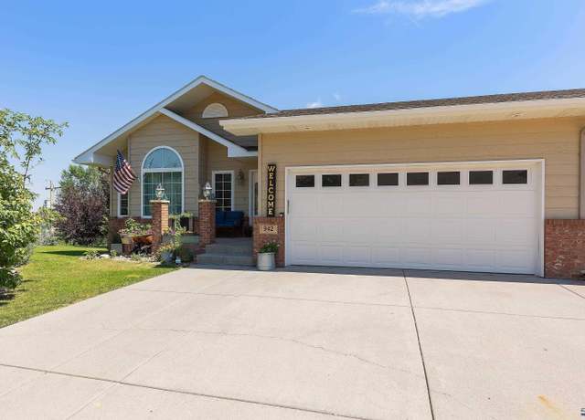 Property at 942 Stahl Ct, Rapid City, SD 57701, 3 beds, 3 baths