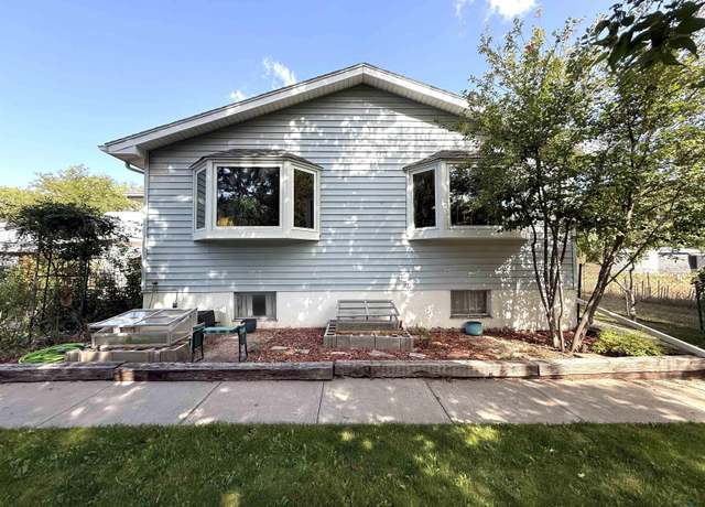 Property at 941 Houston St, Hot Springs, SD 57747, 5 beds, 3 baths