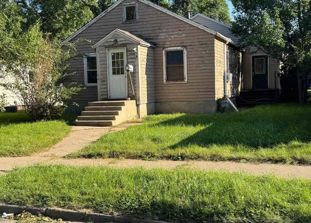 Property at 806 NE 7th Ave, Aberdeen, SD 57401, 4 beds, 2 baths