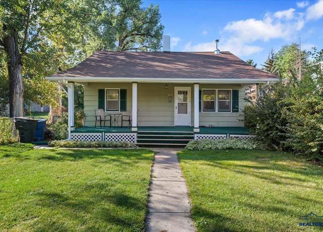 Property at 914 Kingsbury St, Belle Fourche, SD 57717, 3 beds, 1 bath