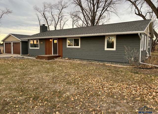 Property at 6920 Long View Rd, Rapid City, SD 57703, 4 beds, 2 baths