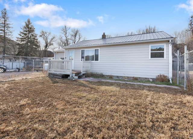 Property at 830 S Chicago St, Hot Springs, SD 57747, 3 beds, 1 bath
