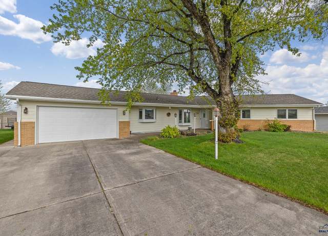 Property at 2718 Grandview Dr, Rapid City, SD 57701, 4 beds, 3 baths