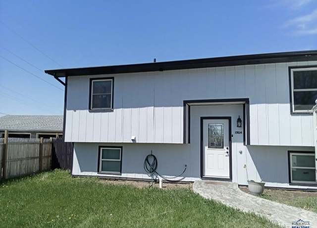 Property at 1304 Riverview Cir, Belle Fourche, SD 57717, 5 beds, 2 baths