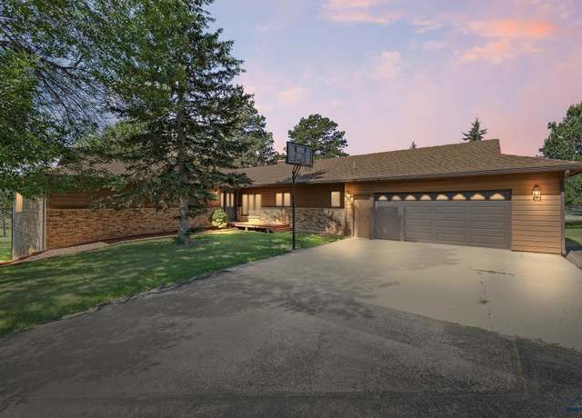 Property at 8625 Kings Rd, Rapid City, SD 57702, 6 beds, 3.5 baths
